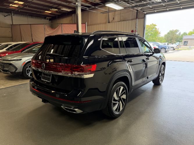 Used 2025 Volkswagen Atlas SE FWD image 5