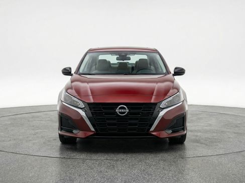 Used 2025 Nissan Altima 2.5 SV image 2