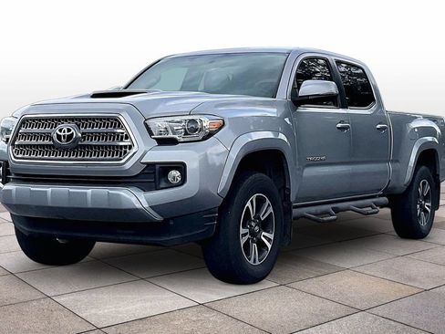 Used 2017 Toyota Tacoma TRD Sport w/ Tow Package RWD image 12