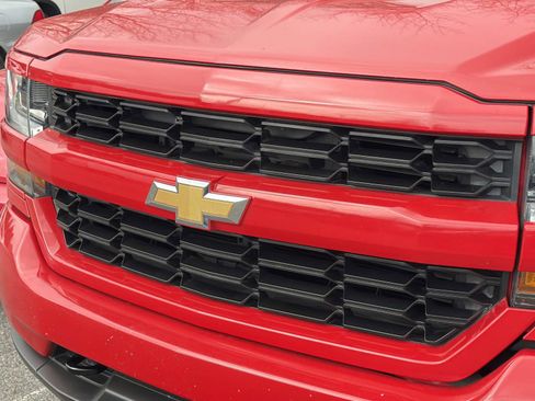 Used 2018 Chevrolet Silverado 1500 Custom w/ Custom Value Package image 22