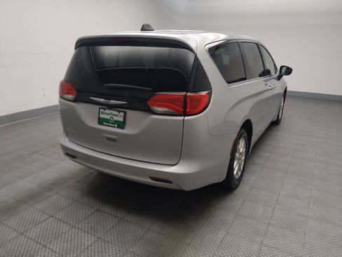 Used 2023 Chrysler Voyager LX FWD image 10