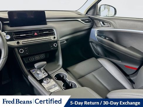 Used 2025 Genesis G70 2.5T image 25