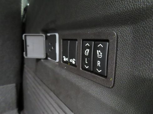 Used 2023 GMC Yukon Denali image 42