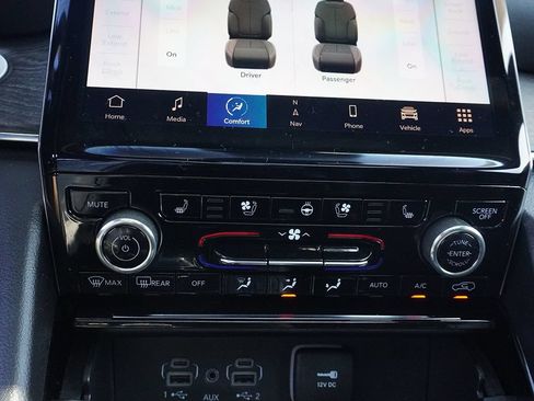 Used 2023 Jeep Grand Cherokee Overland w/ Luxury Tech Group IV AWD/4WD image 60