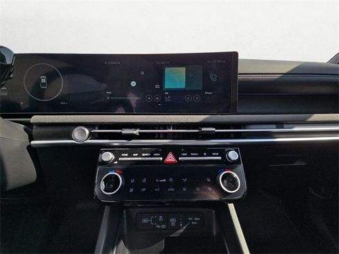 Used 2025 Hyundai Santa Cruz Limited image 11