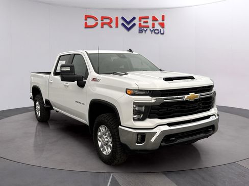 Used 2024 Chevrolet Silverado 2500 LT image 8