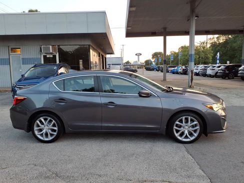 Used 2019 Acura ILX FWD image 2