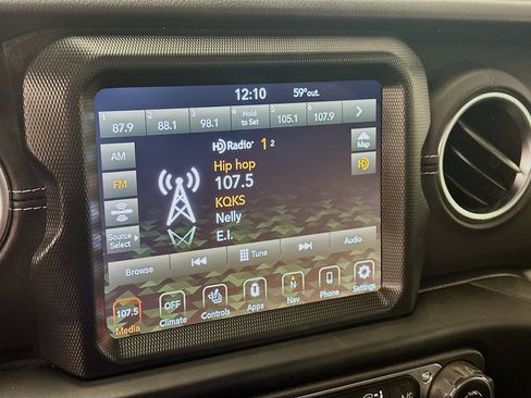 Used 2022 Jeep Wrangler Unlimited Sahara w/ Dual Top Group AWD/4WD image 21