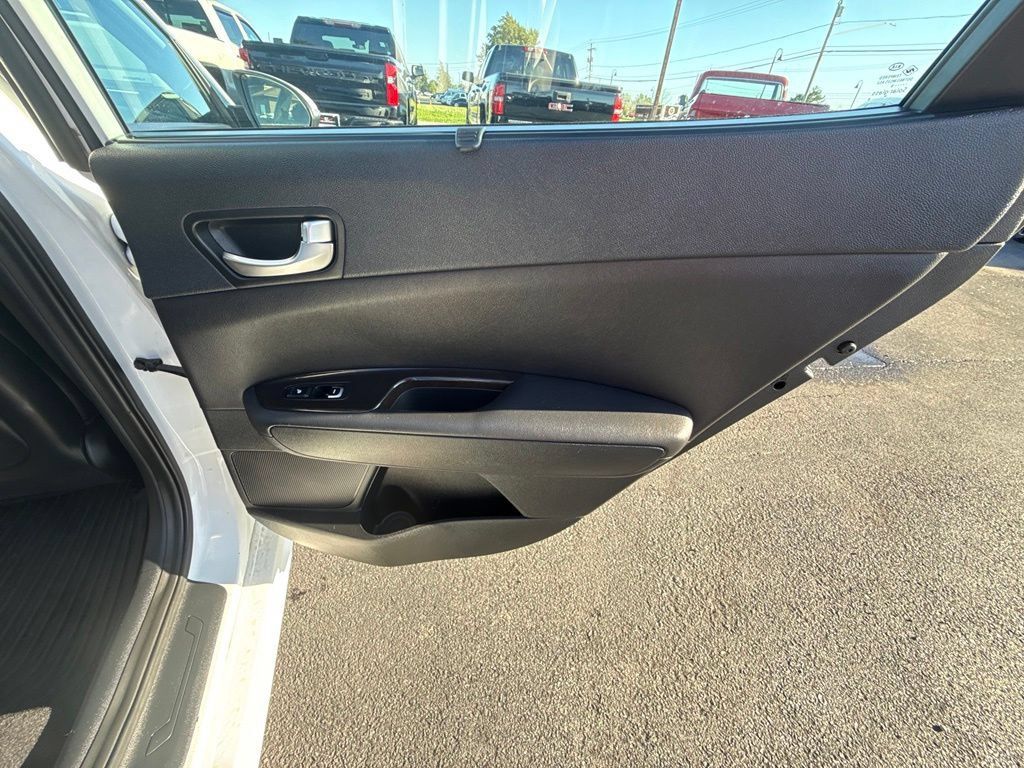Used 2016 Kia Optima EX w/ Premium Package FWD image 16