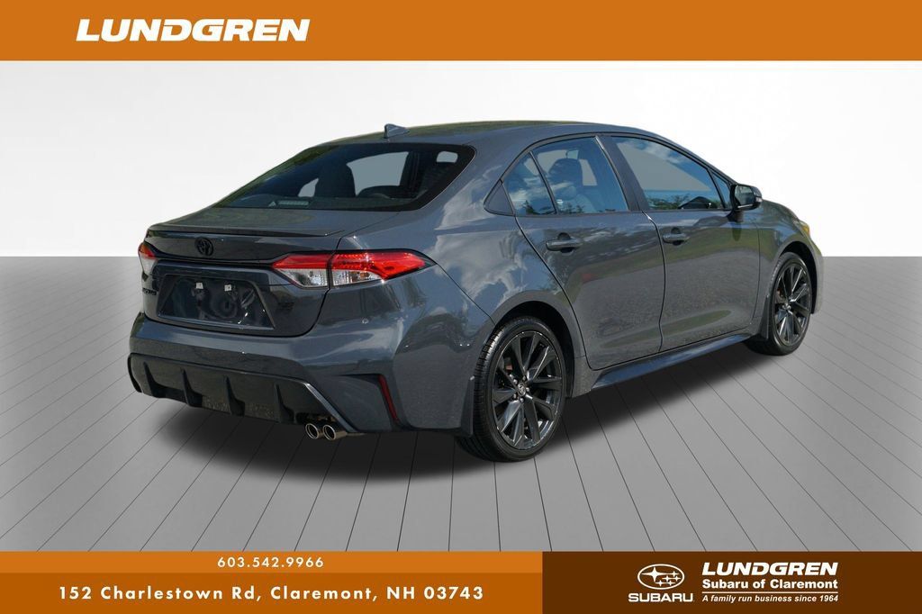 Used 2023 Toyota Corolla SE FWD image 3