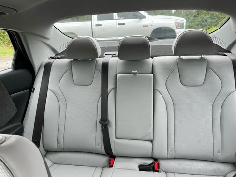 Used 2025 Hyundai Elantra Limited FWD image 23