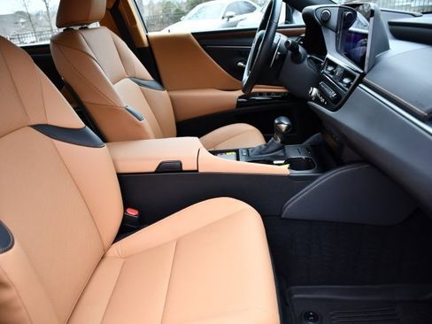 Certified 2025 Lexus ES 300h w/ Premium Package image 31