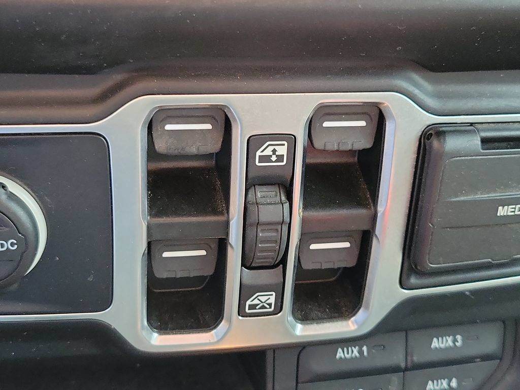Used 2023 Jeep Wrangler Unlimited Sport AWD/4WD image 25