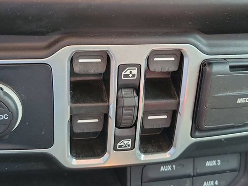 Used 2023 Jeep Wrangler Unlimited Sport AWD/4WD image 25