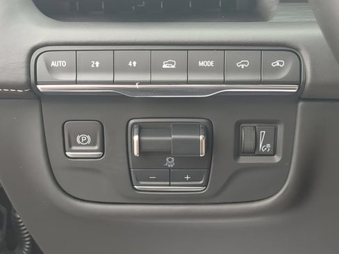 Certified 2023 Cadillac Escalade Premium Luxury Platinum AWD/4WD image 17