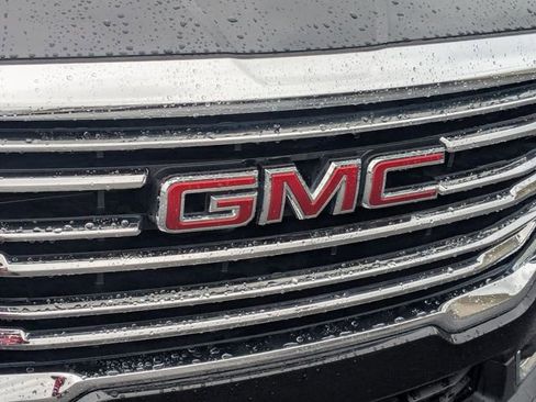 Used 2024 GMC Terrain SLT image 11