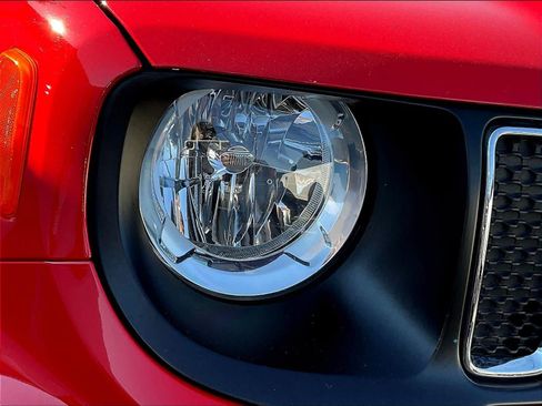 Used 2021 Jeep Renegade Latitude w/ Sun & Sound Group AWD/4WD image 31