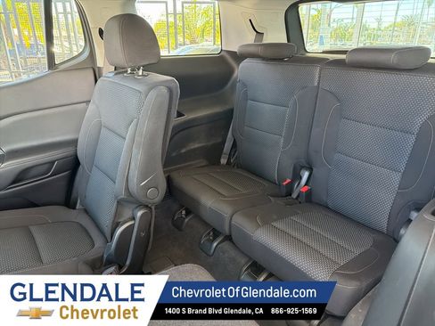 Used 2023 GMC Acadia SLE image 19