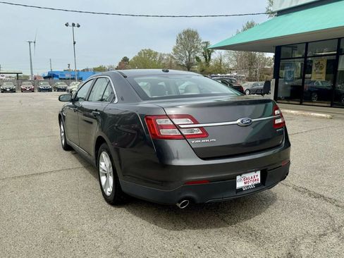 Used 2016 Ford Taurus SE image 3