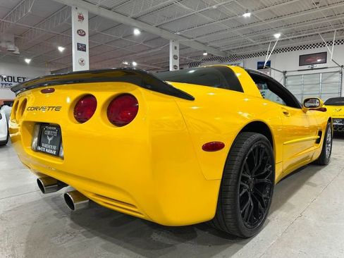 Used 2004 Chevrolet Corvette Coupe w/ Preferred Equipment Group RWD image 4
