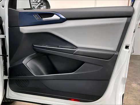 Used 2022 Volkswagen Taos SE image 26