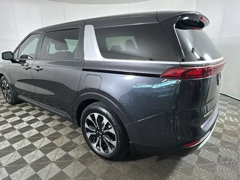 Used 2024 Kia Carnival EX FWD image 5