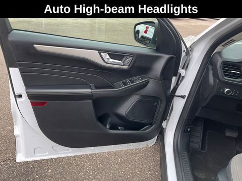 Used 2021 Ford Escape SE image 13