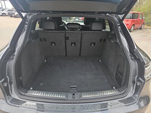 Used 2023 Porsche Macan image 6