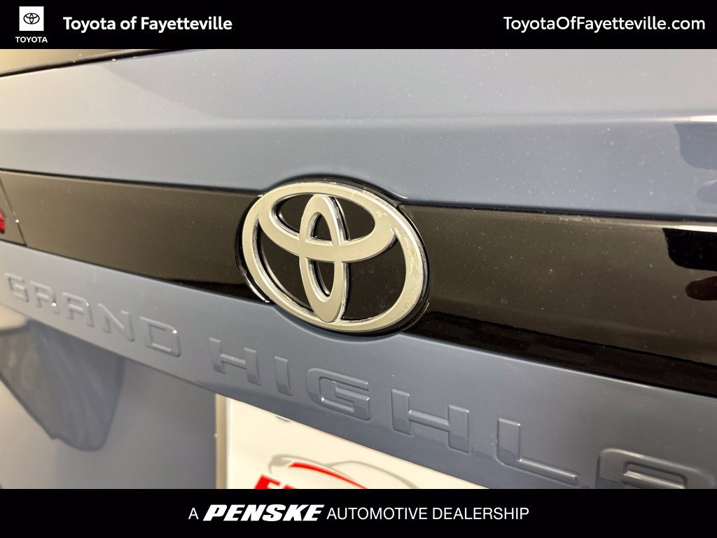 Certified 2024 Toyota Grand Highlander FWD image 16