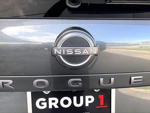 Certified 2026 Nissan Rogue SV w/ SV Premium Package FWD image 31