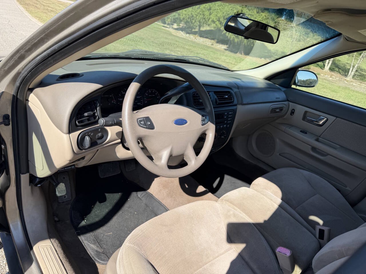 Used 2002 Ford Taurus SE FWD image 8