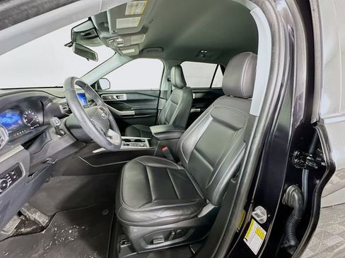 Certified 2023 Ford Explorer XLT w/ Equipment Group 202A image 29
