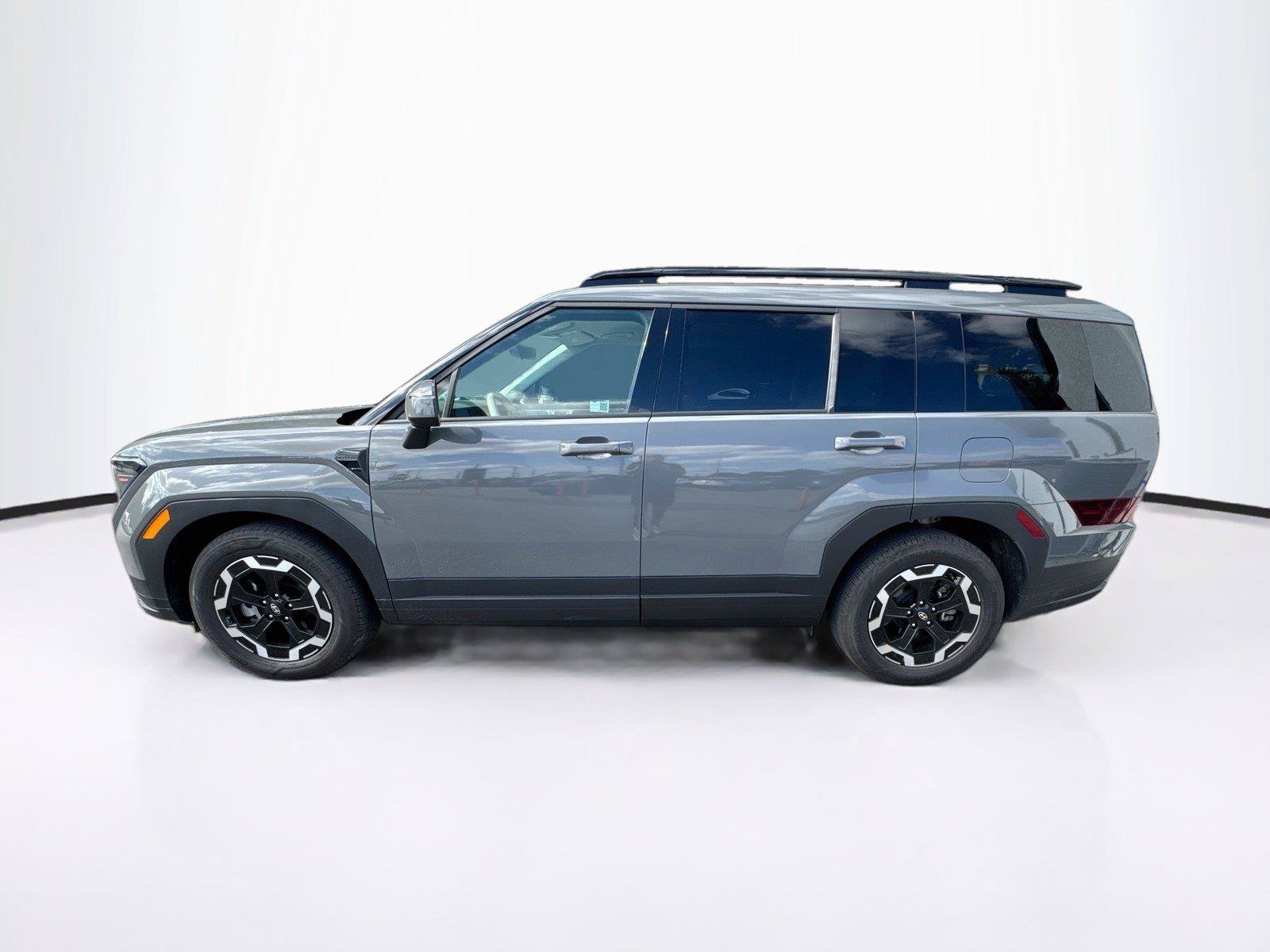 Used 2025 Hyundai Santa Fe SEL FWD image 2