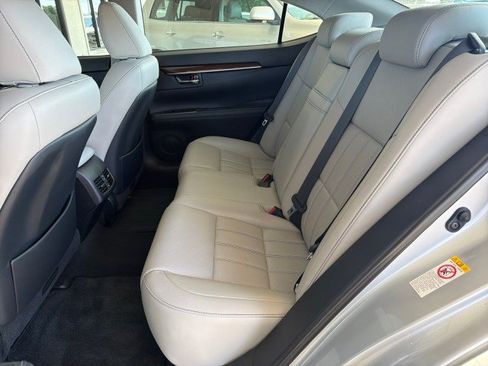 Used 2017 Lexus ES 350 w/ Luxury Package FWD image 29