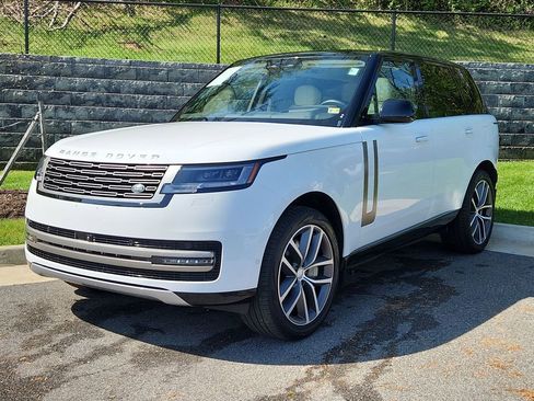 Used 2025 Land Rover Range Rover SE image 1