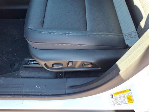 New 2026 Chevrolet Equinox LT w/ Convenience Package II image 18