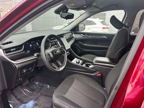 Used 2023 Jeep Grand Cherokee L Laredo image 15