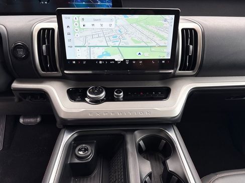 Certified 2025 Ford Expedition Active image 23