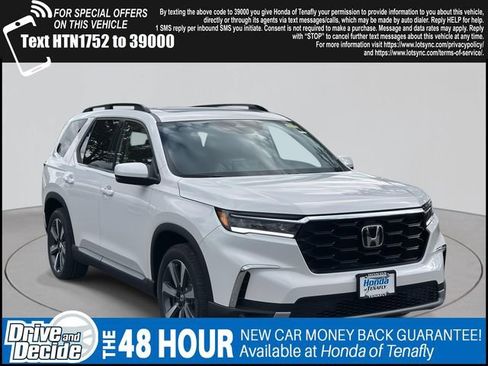 New 2025 Honda Pilot Touring image 1