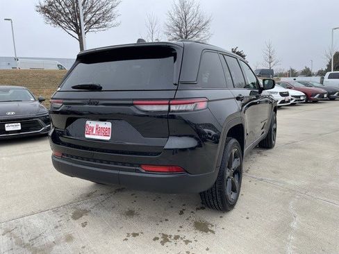 New 2025 Jeep Grand Cherokee Altitude image 6