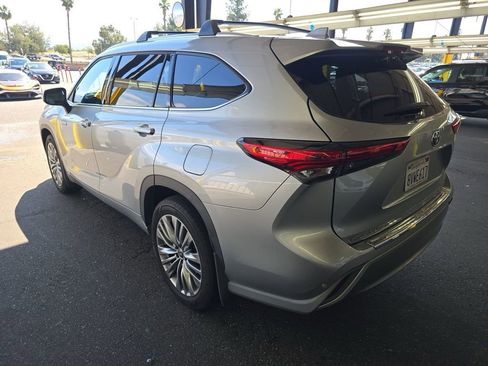 Used 2021 Toyota Highlander Platinum image 7