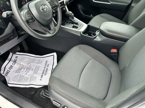 Used 2025 Toyota RAV4 XLE w/ Convenience Package image 11