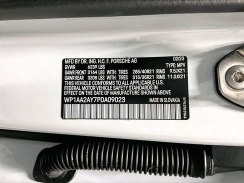 Certified 2023 Porsche Cayenne Platinum Edition image 35