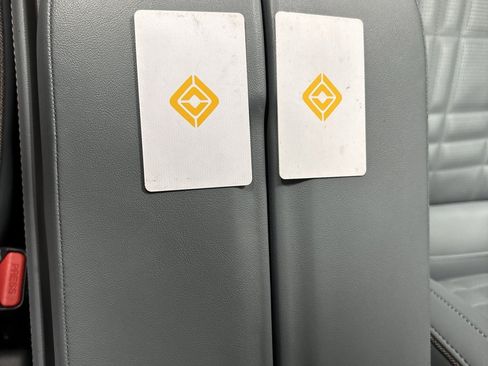 Used 2025 Rivian R1S Premium image 31