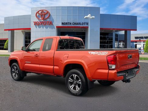 Used 2016 Toyota Tacoma TRD Sport AWD/4WD image 4