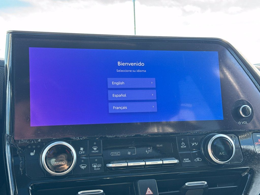 Used 2023 Toyota Highlander XLE AWD/4WD image 24
