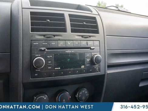 Used 2007 Dodge Nitro SXT RWD image 7