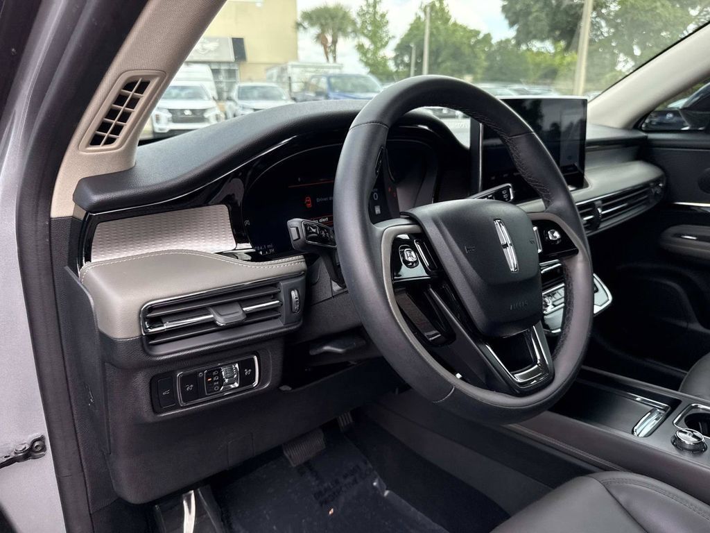Used 2023 Lincoln Corsair FWD image 22
