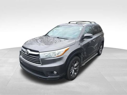 Used 2015 Toyota Highlander XLE image 2