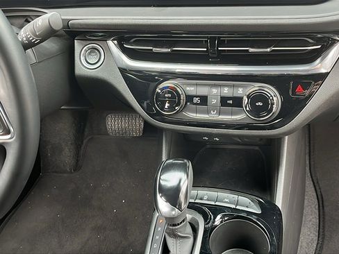 Used 2025 Buick Envista Sport Touring image 6